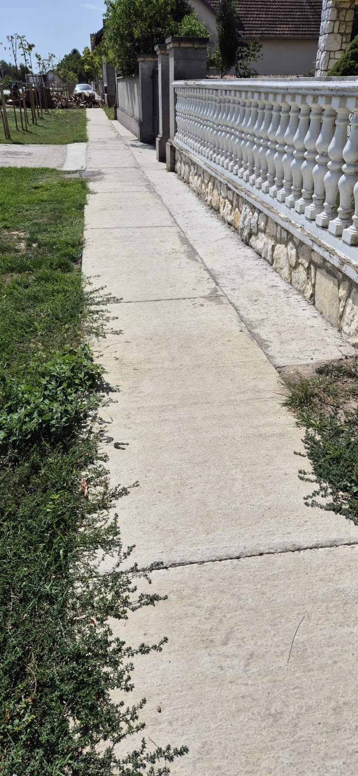 UREĐENJE PJEŠAČKIH STAZA U NASELJU KOROĐ 